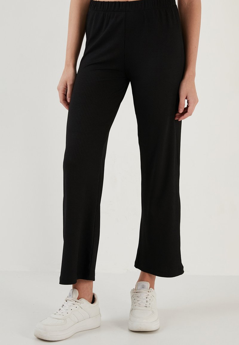 LELA REGULAR FIT - Hlače - black