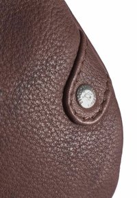 DEPECHE Diržinis krepšelis - 161 dark brown