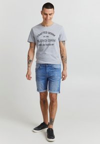 11 Project PRNARVIK REGULAR FIT - Short en jean - denim clear blue