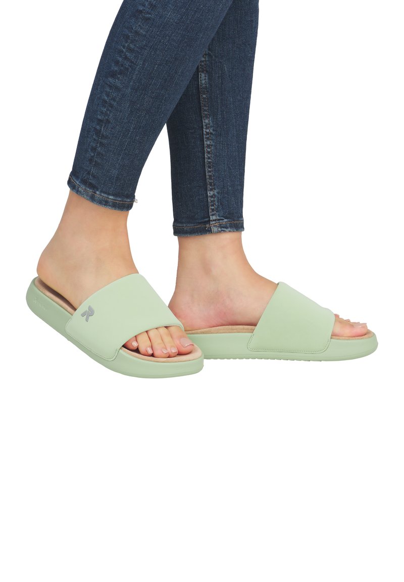 Sandales à glissière vert clair avec un dessus lisse et une semelle intérieure rembourrée, présentant une semelle en caoutchouc et un branding minimal sur la sangle.