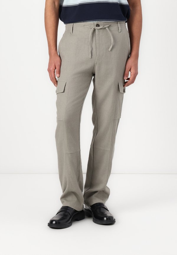 FLETCHER PANT - Cargo trousers - sage plant