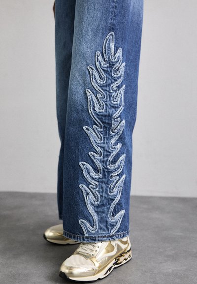 sandro FIRE - Τζιν χαλαρής εφαρμογής - bleu jean clair