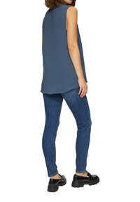 QS ÄRMELLOSE  MIT AUSSCHNITT - Blouse - blau