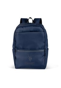 Zaino imbottito blu navy con texture liscia, dotato di una tasca frontale con zip, logo impresso sul davanti in basso e spallacci regolabili.