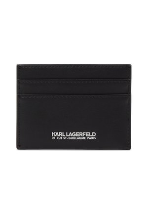 Sort læderkortholder med tre kortlommer og sølvfarvet Karl Lagerfeld-logo med Paris-adresse på forsiden.