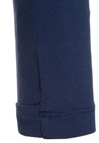 Pantaloni aderenti blu navy con una texture liscia, caratterizzati da un orlo a polsino e dettagli di cucitura minimi. Il tessuto è elastico e aderente.