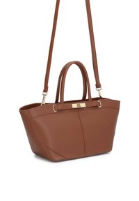 Geantă tote maro din piele sintetică cu două mânere și o curea de umăr detașabilă. Are un accent din metal auriu pe partea din față.