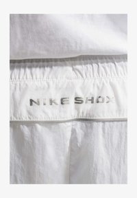 No seleccionado, white light armoury blue