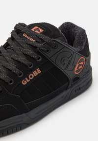 Globe TILT - Chaussures de skate - black/bronze