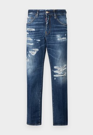 Jean en denim bleu pour hommes avec plusieurs déchirures et zones décolorées, dotés de poches avant et d'une fermeture à boutons.