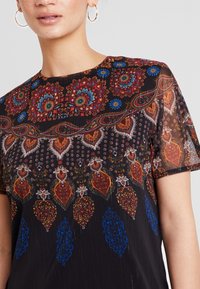 Desigual Vapaa-ajan mekko - black