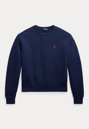 Granatowa bluza z okrągłym dekoltem, z prążkowanymi mankietami i dołem, z małym czerwonym haftowanym logo Polo Ralph Lauren na lewym biuście.