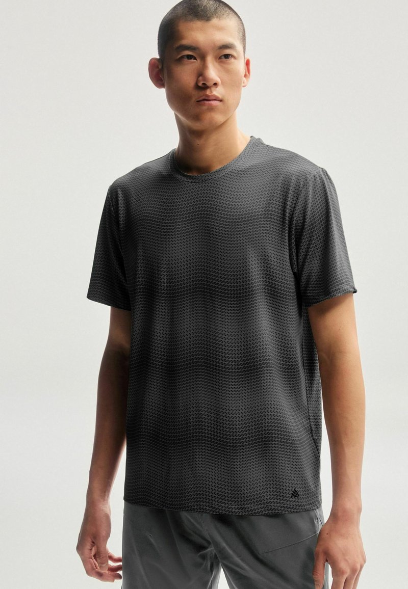 Next ACTIVE TIE DYE - Nyomott mintás póló - dark grey