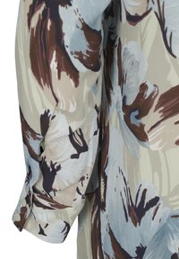 Multicolore bloemenblouse van lichtgewicht stof; heeft een knoopmanchet en een mix van blauwe, beige en bruine tinten met ingewikkelde patronen.