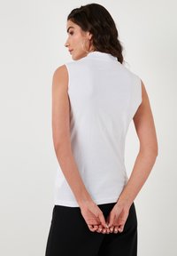 LELA Top - white