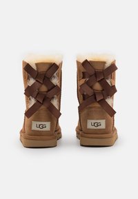 UGG BAILEY BOW  - Bottes - chestnut
