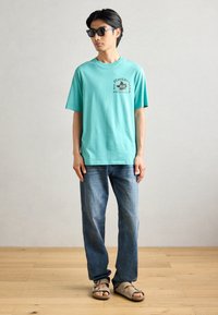 Scotch & Soda REGULAR FIT FRONT BACK - Print T-shirt - agate green