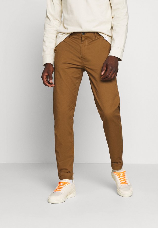 STUART CLASSIC - Chino - wood