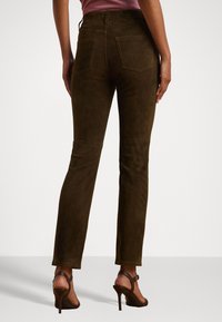 Lauren Ralph Lauren HIGH-RISE GOAT SUEDE STRAIGHT ANKLE PANT - Kožené kalhoty - green suede