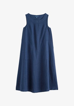 Ujjatlan sötétkék A-vonalú ruha kerek nyakkivágással, texturált anyagból, fehér háttér előtt simulva.