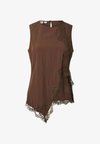 SLEEVELESS TOP PCJOLIVIA ASYMETRIC LACE - Blouse - hot fudge