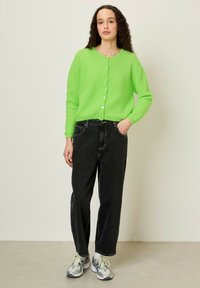 American Vintage O19EE24 - Adīta jaka - pomme fluo