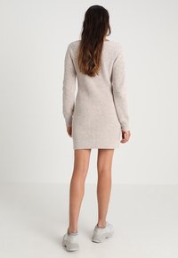 Abercrombie & Fitch Stickad klänning - beige