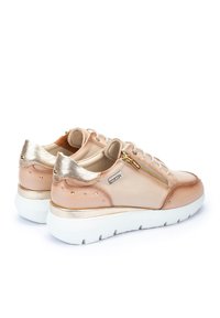 Pikolinos Zapatillas - beige