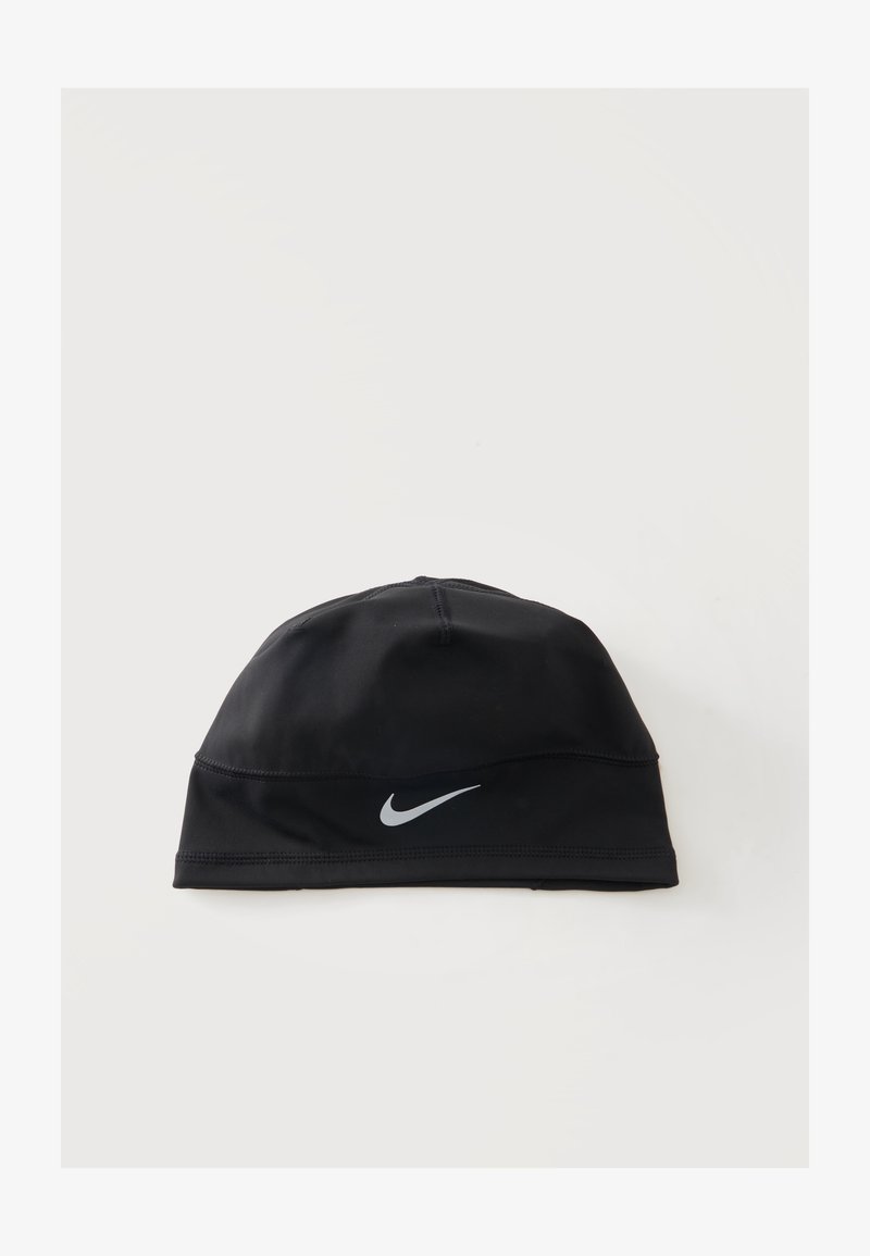 Μαύρο σκουφάκι κολύμβησης Nike με γκρι λογότυπο Swoosh στο κέντρο μπροστά σε απλό λευκό φόντο.
