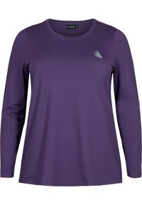 Paarse T-shirt met lange mouwen, gemaakt van zachte stof, met een ronde hals en een klein grafisch ontwerp op de borst.