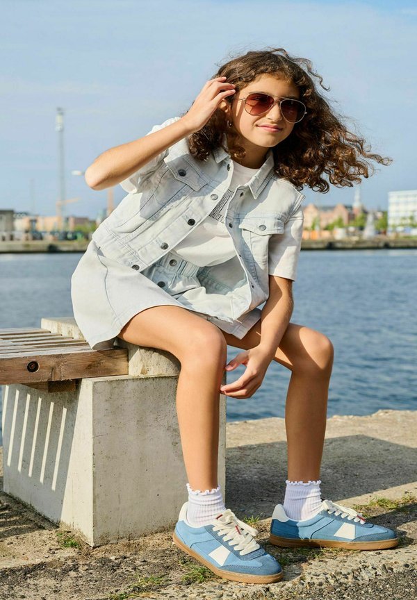 KOGSOPHIE KURZER - A-Linien-Rock