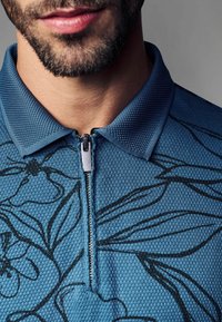 Next REGULAR FIT - PATTERN ZIP NECK - Pólóing - blue black floral
