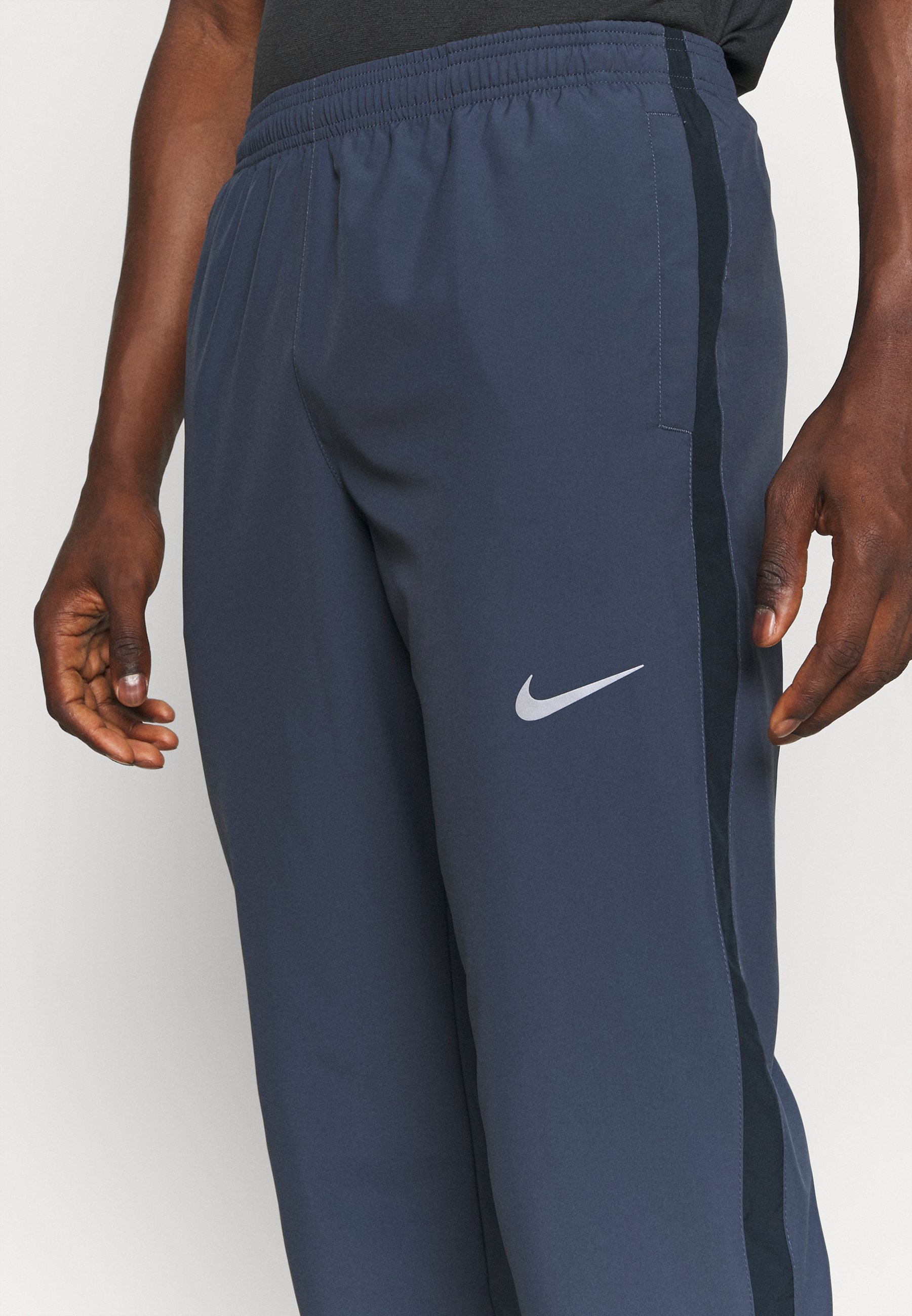 nike pants stripe