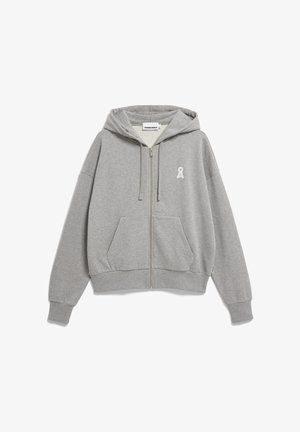 Grijze hoodie met ritssluiting gemaakt van zachte stof, voorzien van een voorvak, geribbelde manchetten en zoom, en een klein wit logo op de borst.