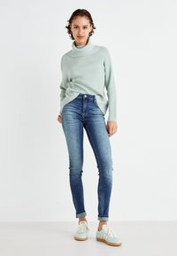 ONLY ONLKATIA SADDLE ROLL NECK - Maglione - aqua gray melange