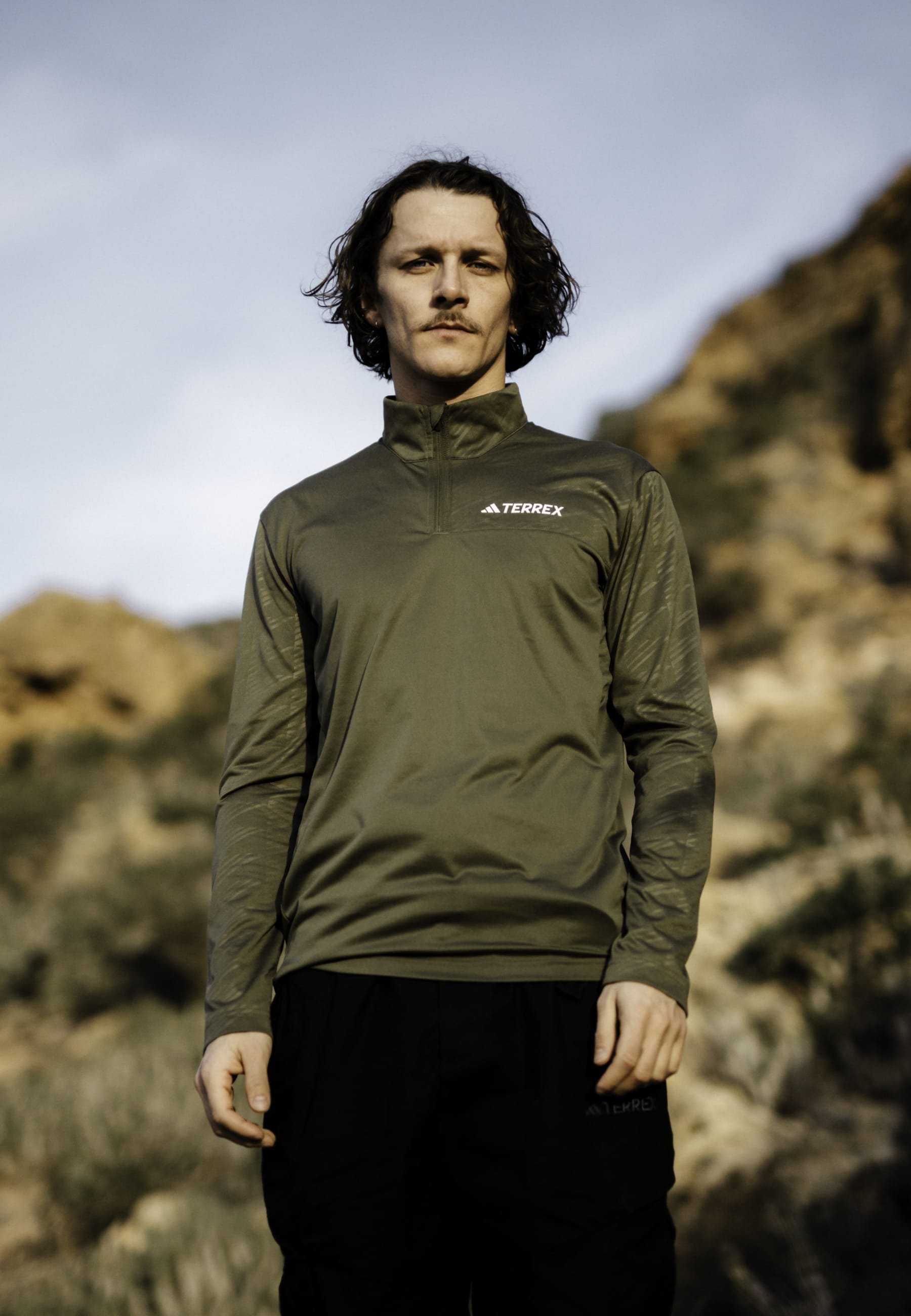 STRONG PACK TEE (KHAKI) strong カーキ　ロンティ STRONG PACK TEE (KHAKI) strong カーキ ロンティ STRONG PACK