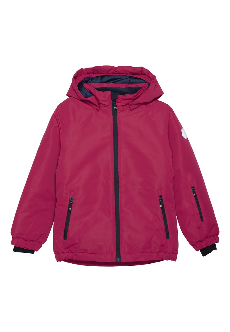 Fuchsia wasserdichte Jacke mit Kapuze, schwarzen Reißverschlusstaschen, elastischen Bündchen und einem weißen Logoakzent am Ärmel. Glatte Textur.