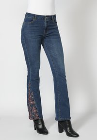 Koroshi BELL - Džínsy bootcut - azul med   medium blue