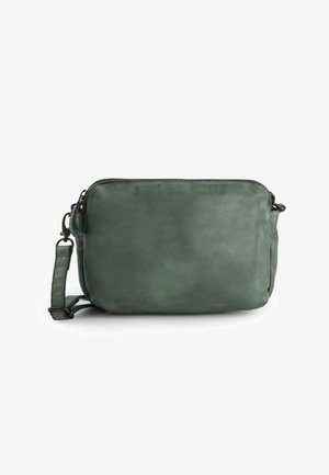 Sac bandoulière rectangulaire vert en cuir avec un compartiment avant zippé et une bandoulière réglable sur fond blanc.