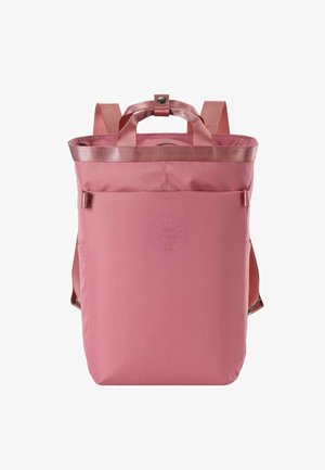 Roze stoffen rugzak met een vierkant ontwerp, twee bovenhandvatten, schouderbanden en een cirkelvormig logo met de tekst "GOEDE TIJDEN." Glad textuur.