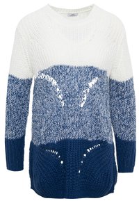 Stickad tröja med ett vit, ljusblå och mörkblå randigt mönster. Har en avslappnad passform, rund halsringning och strukturerad stickning.