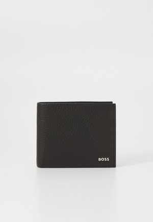 Billetera de piel negra con un acabado texturizado, diseño de dos caras y logo en plata "BOSS" en la esquina inferior derecha. Estilo compacto y minimalista.