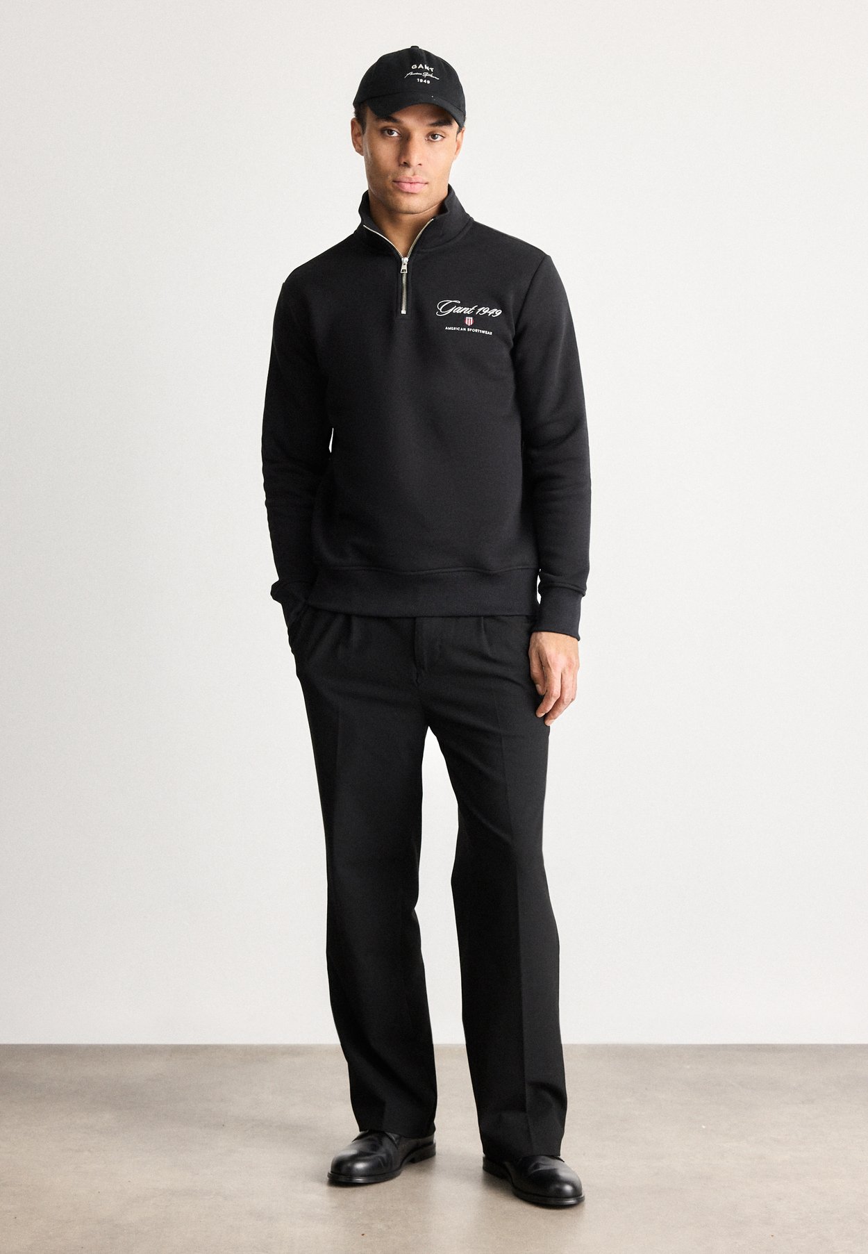 GRAPHIC HALF ZIP