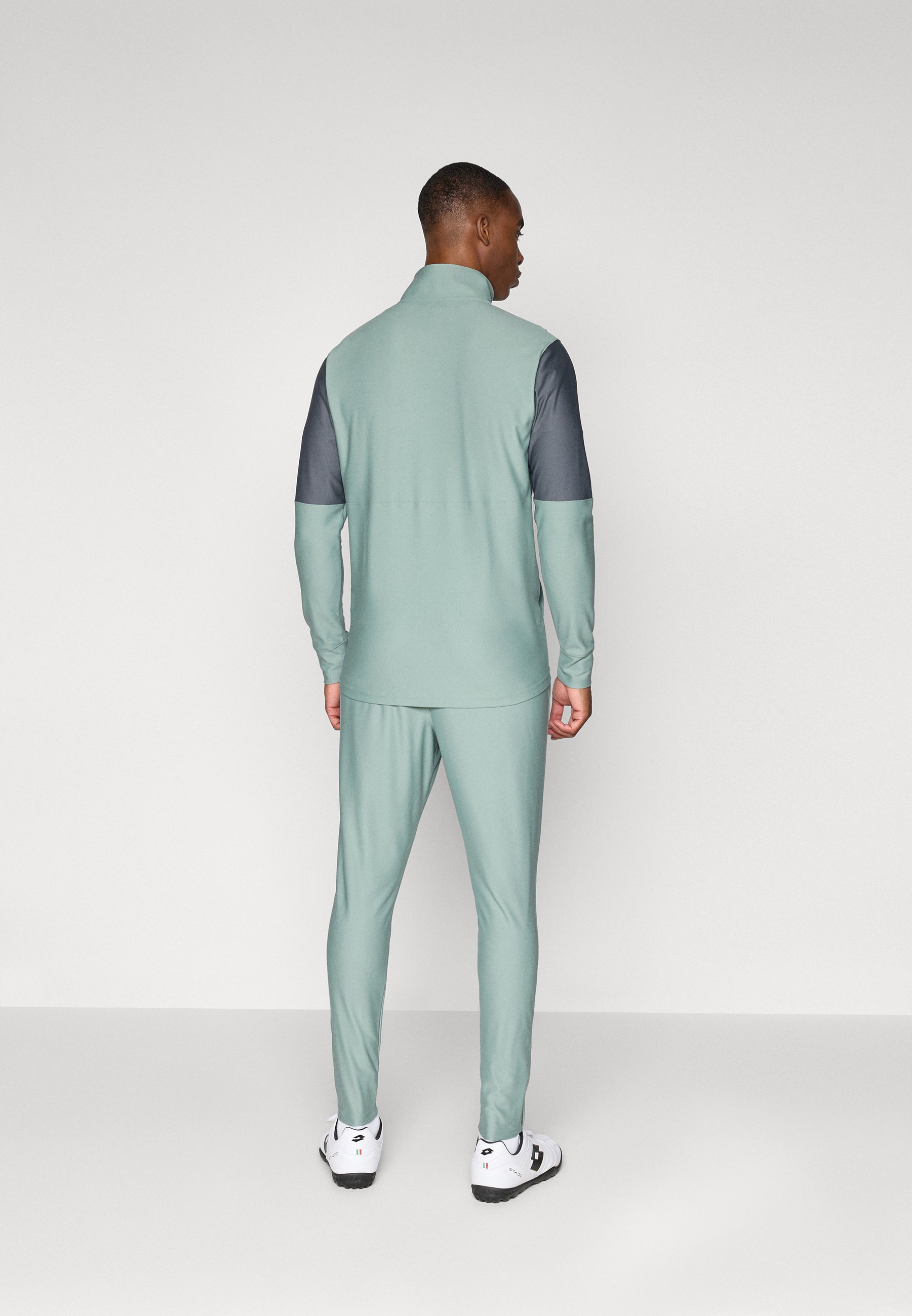 Under Armour CHALLENGER - Tracksuit - Silica Green/Castlerock