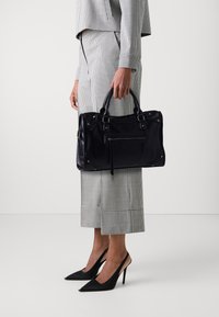 Gina Tricot LARGE BAG - Umhängetasche - black