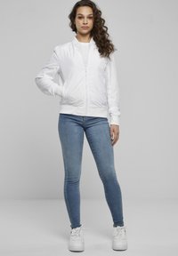Urban Classics Bombejakke - white