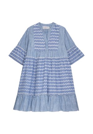 Blaues Baumwollkleid mit Zickzack- und Streifenmustern, kurzen ausgestellten Ärmeln und einem gestuften Volant-Saum. Design mit V-Ausschnitt.