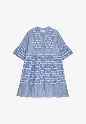Blaues Baumwollkleid mit Zickzack- und Streifenmustern, kurzen ausgestellten Ärmeln und einem gestuften Volant-Saum. Design mit V-Ausschnitt.