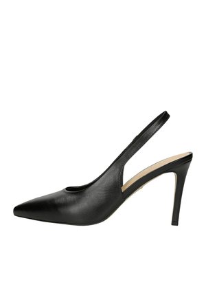 Czarny szpilka typu slingback z wąskim noskiem, wykonana z gładkiej skóry, z otwartymi bokami i smukłym obcasem.