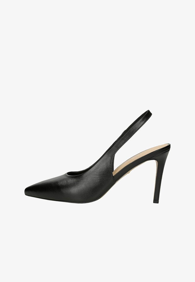 Černá slingback lodička s špičatou špičkou, hladkým koženým povrchem, otevřenými stranami a úzkým stiletto podpatkem.